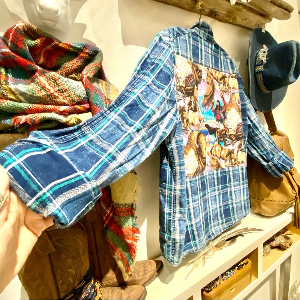Upcycled Native wildlife back detailing plaid boho shirt w western country vibe - Picture 6 of 12